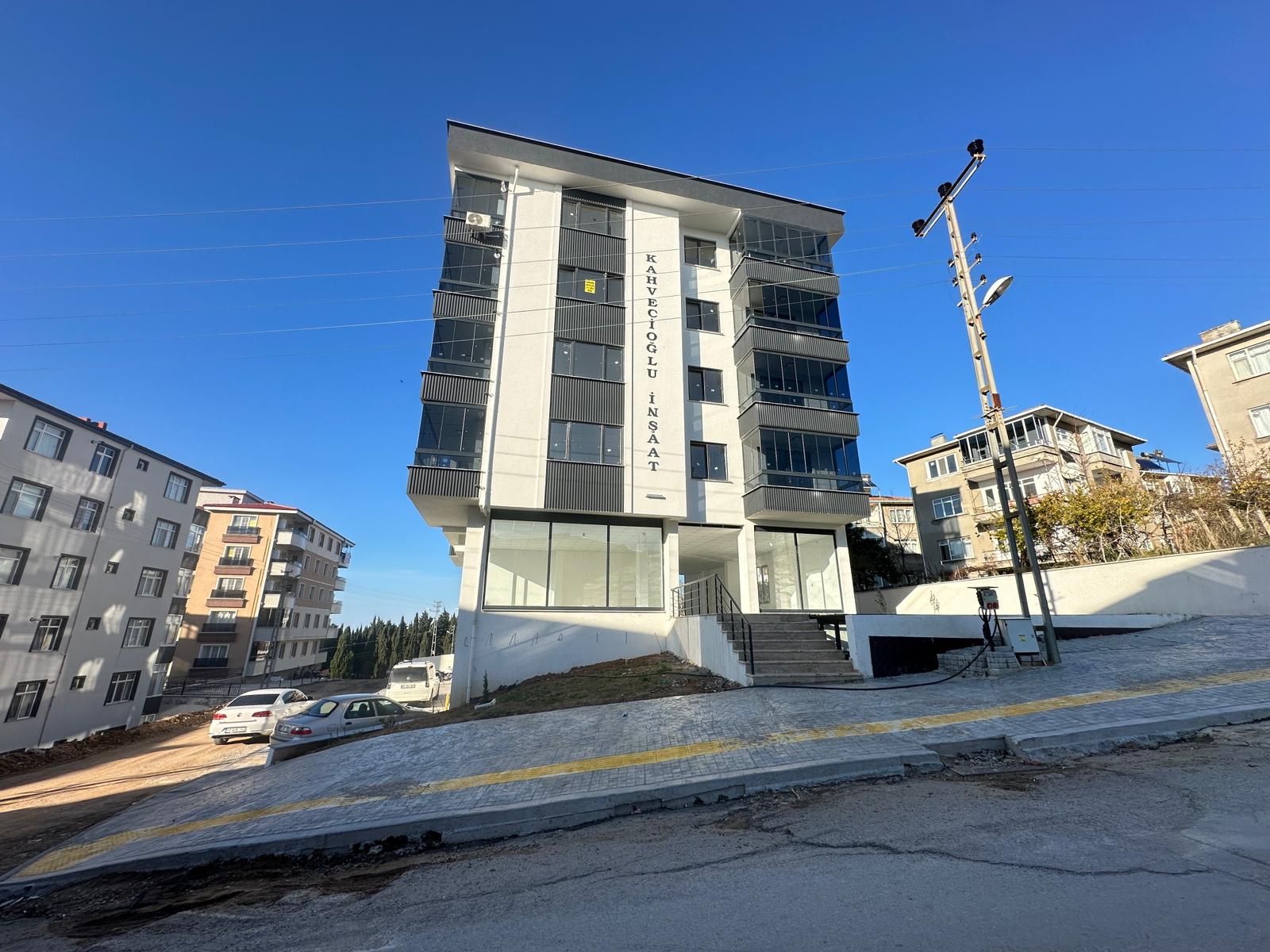 ADA MAHALLESİNDE DENİZ MANZARALI 3+1 SIFIR SATILIK DAİRE