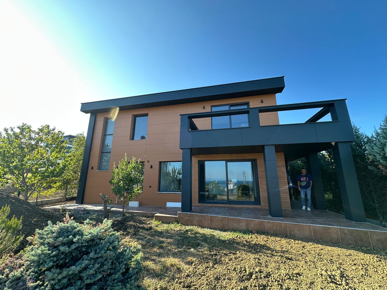 KORUCUK MAHALLESİ SARIGÜZEL MEVKİ SATILIK LÜKS VİLLA