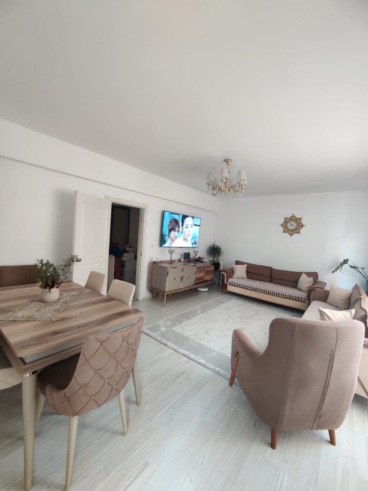 ŞEHRİN MERKEZİNDE GENİŞ MASRAFSIZ 2+1 DAİRE